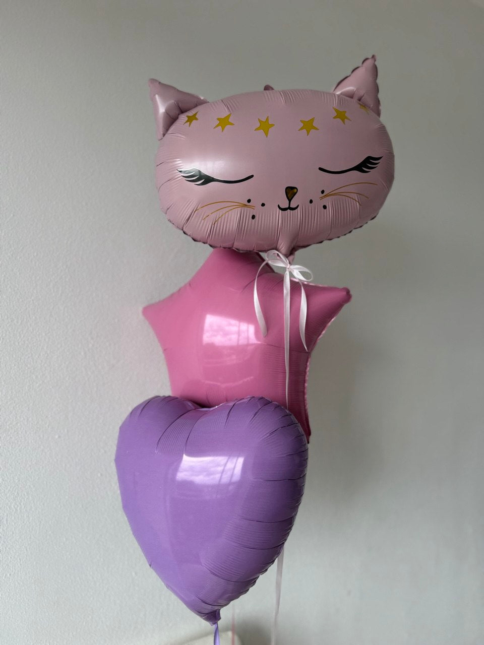 Ramo de 3 globos metálicos para niña: gatita, estrella y corazón – entrega en Cancún, México